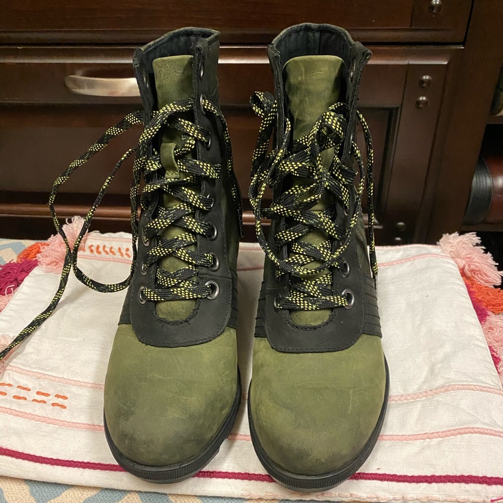 Sorel- wedge boots
